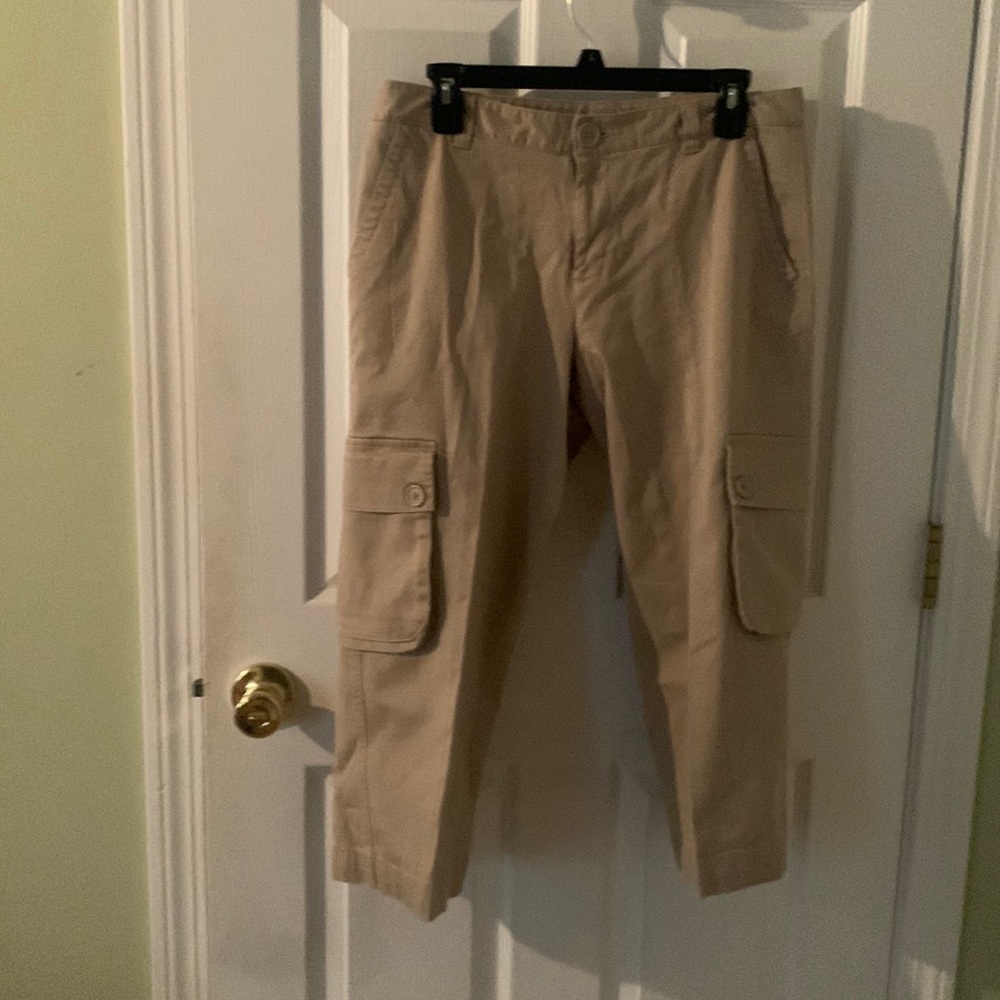 Women’s Gap khaki capris